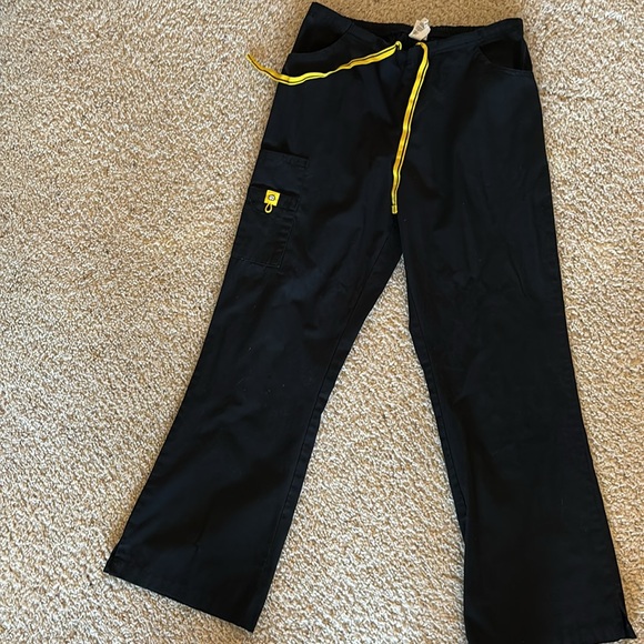 Wonder wink scrub pants, black, size medium. - Picture 2 of 5